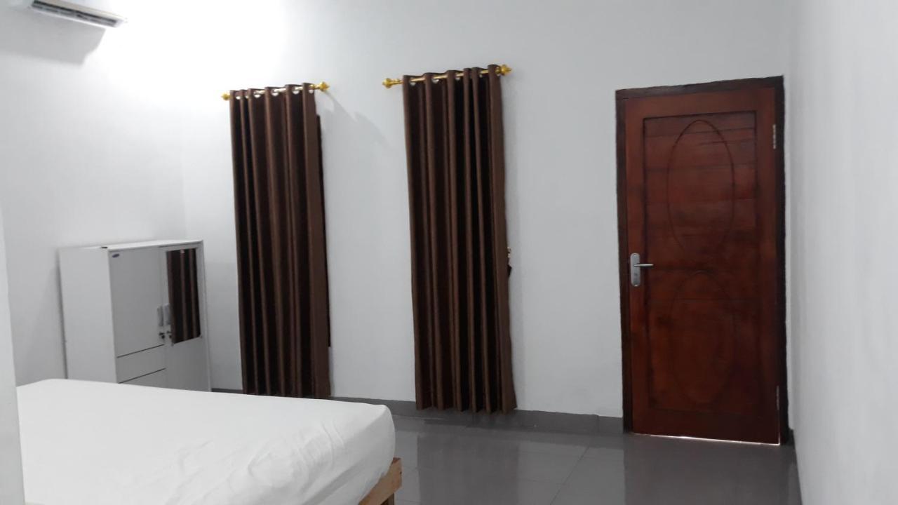 Mandalika Homestay Kuta  Экстерьер фото